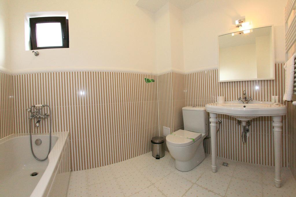 Pensiunea Clasic Curtea de Argeş Quarto foto