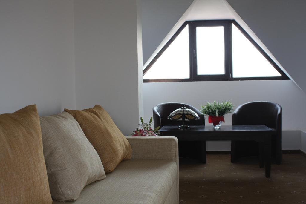 Pensiunea Clasic Curtea de Argeş Quarto foto